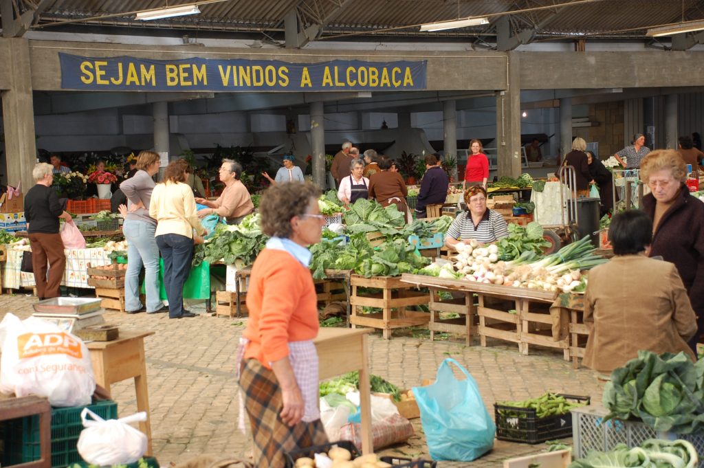 The mercado in Alcobaça. Note Susan in the background (red top).